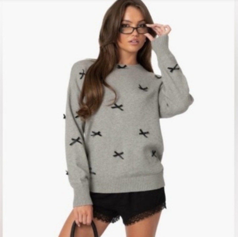 NWT EDIKTED SATIN BOW OVERSIZED SWEATER. SIZE X-LARGE. GREY MELANGE.